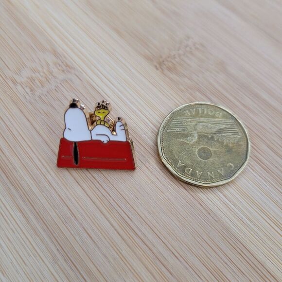2/$20 Brand New Snoopy House Pin Brooch - Picture 3 of 3